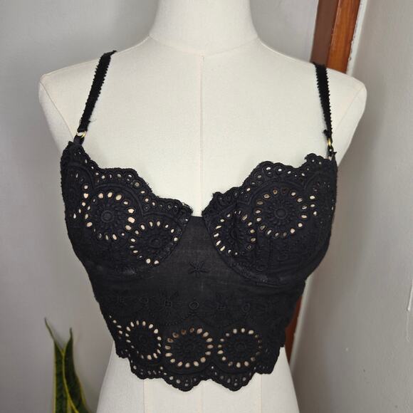 NWT EMMER AND OAT Embroidered Eyelet Lace Bra Crop Top Medium - Picture 1 of 7